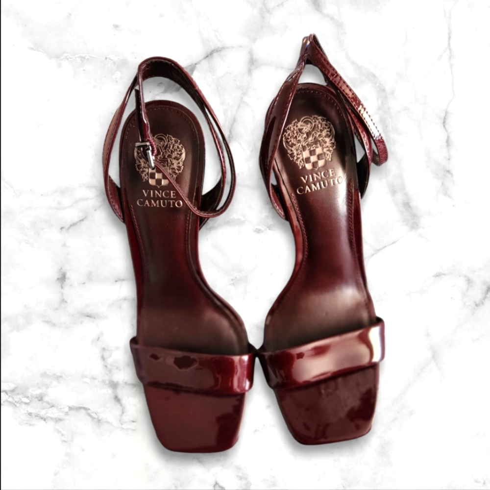 NWOT Vince Camuto Heeled Ankle Strap Sandals. Size 7 Medium.
